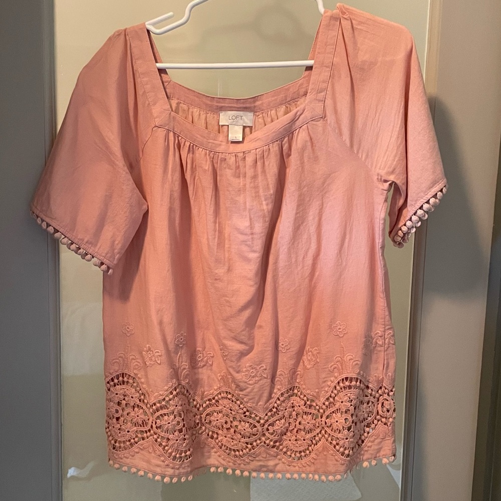 Anne Taylor Loft top. Size small. Excellent condition beautiful detail.